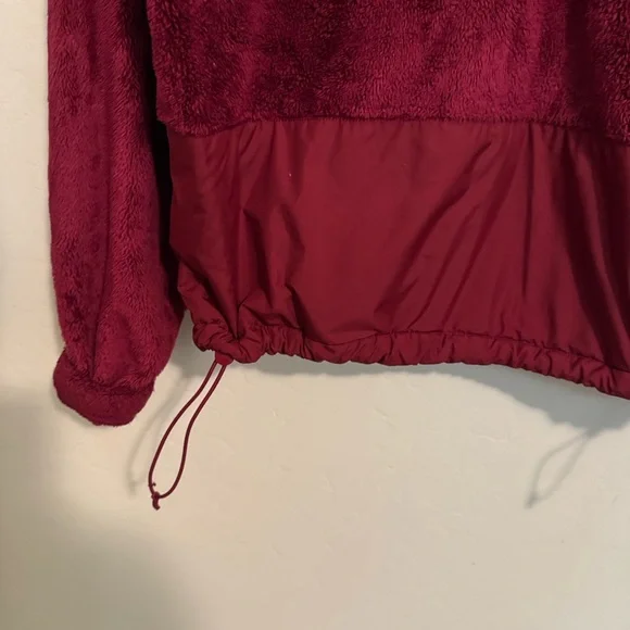The North Face Women's Deep Red Teddy Jacket
Great for the ❄️ winter season ❄️ - Picture 6 of 9